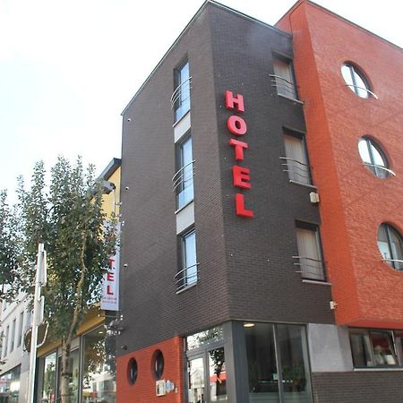 לה לובייר Hotel La Louve מראה חיצוני תמונה