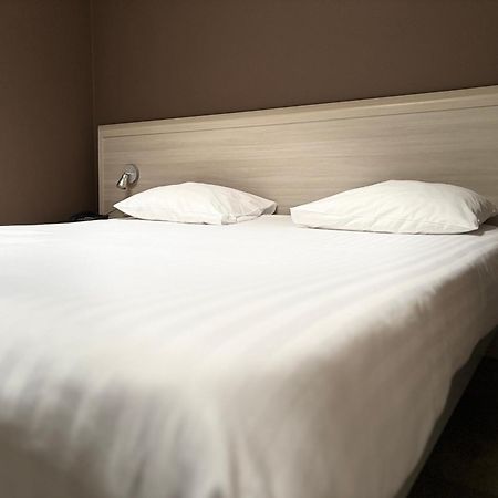 לה לובייר Hotel La Louve מראה חיצוני תמונה