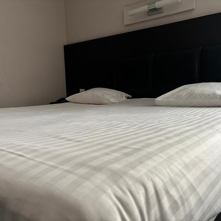לה לובייר Hotel La Louve מראה חיצוני תמונה
