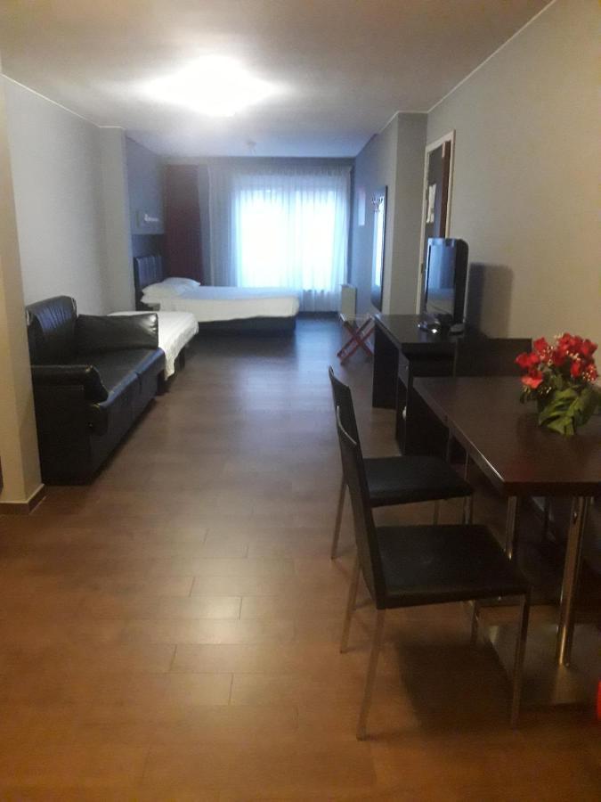 לה לובייר Hotel La Louve מראה חיצוני תמונה