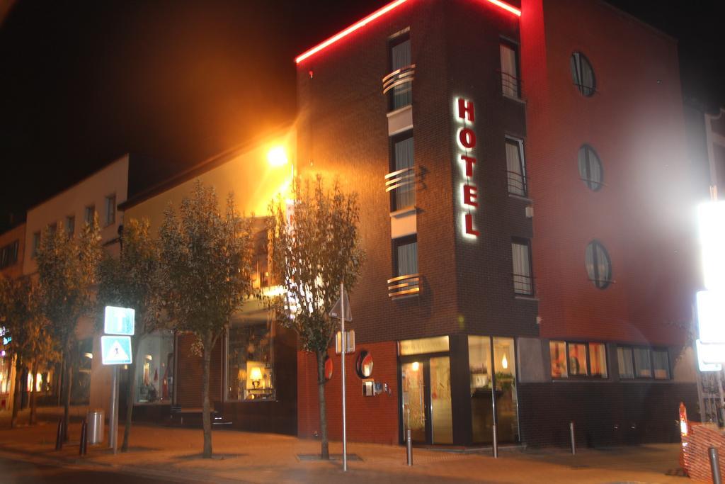 לה לובייר Hotel La Louve מראה חיצוני תמונה