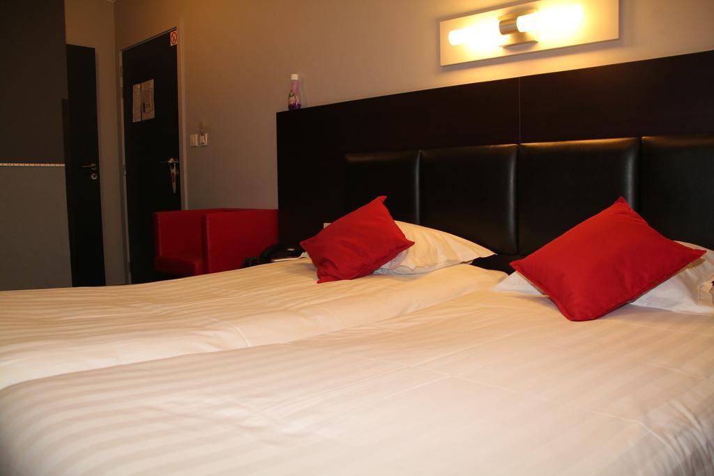 לה לובייר Hotel La Louve מראה חיצוני תמונה