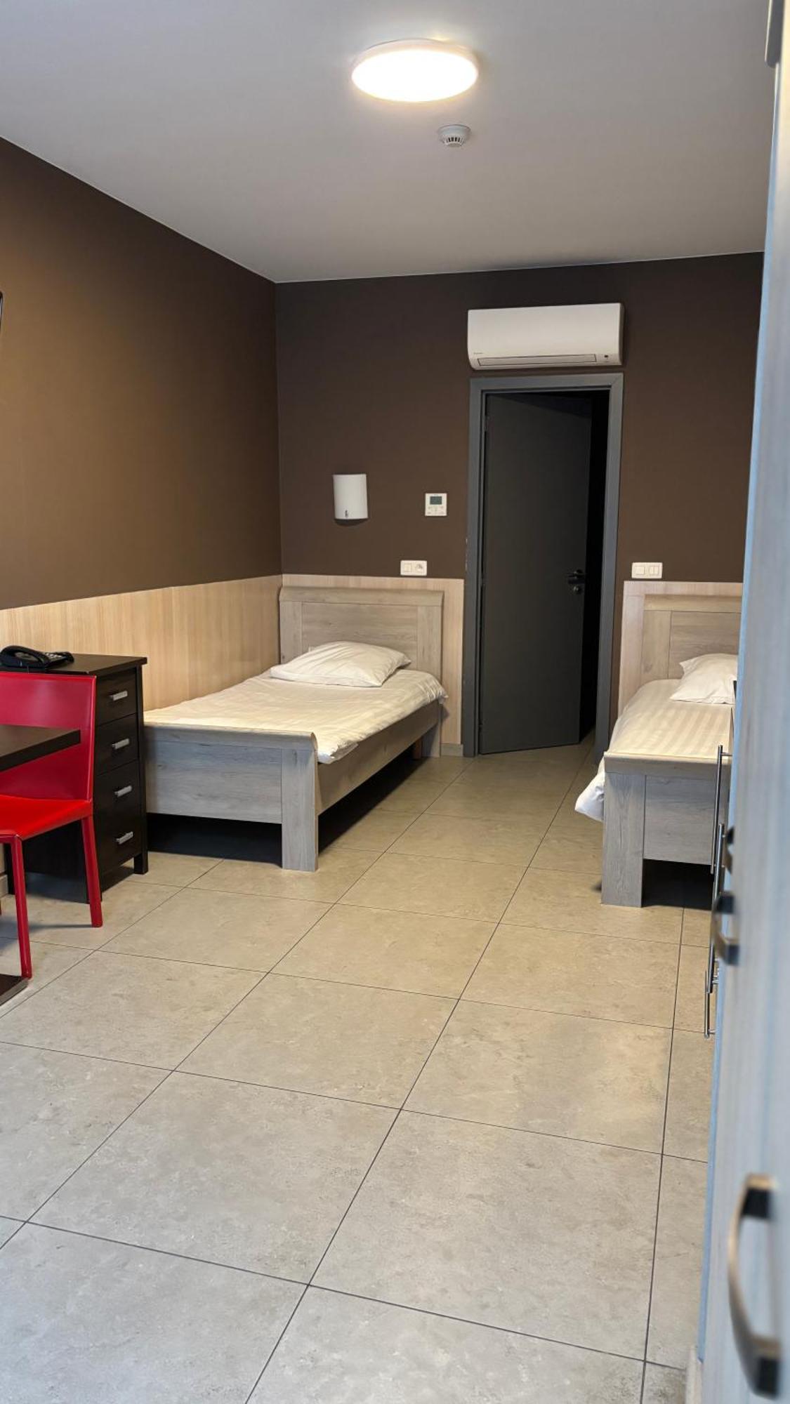 לה לובייר Hotel La Louve מראה חיצוני תמונה