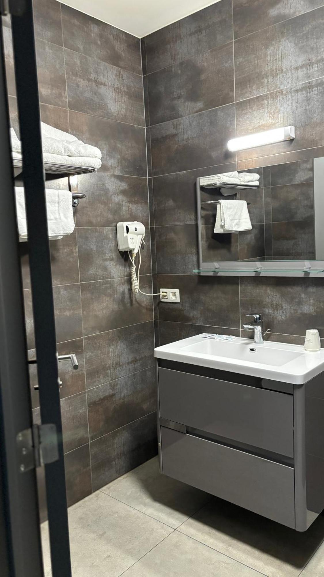לה לובייר Hotel La Louve מראה חיצוני תמונה