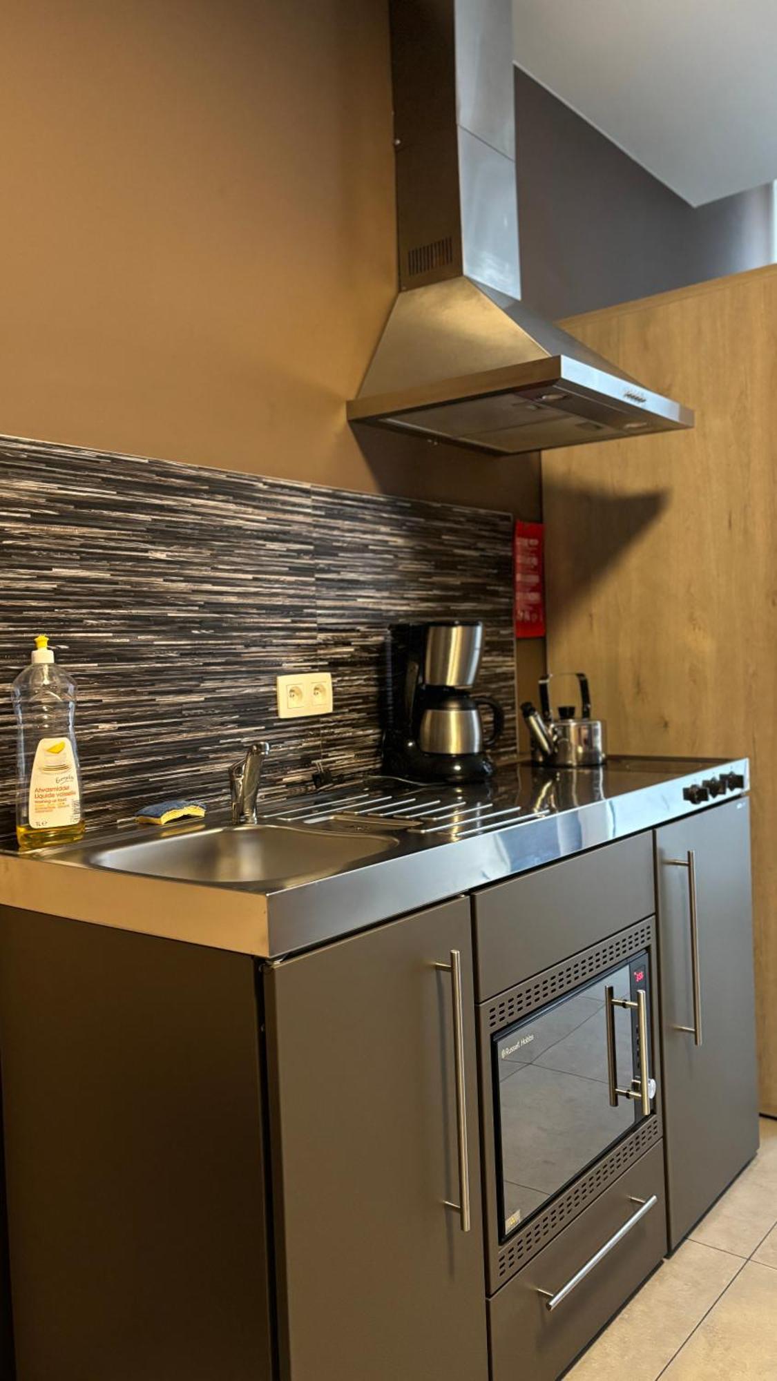 לה לובייר Hotel La Louve מראה חיצוני תמונה