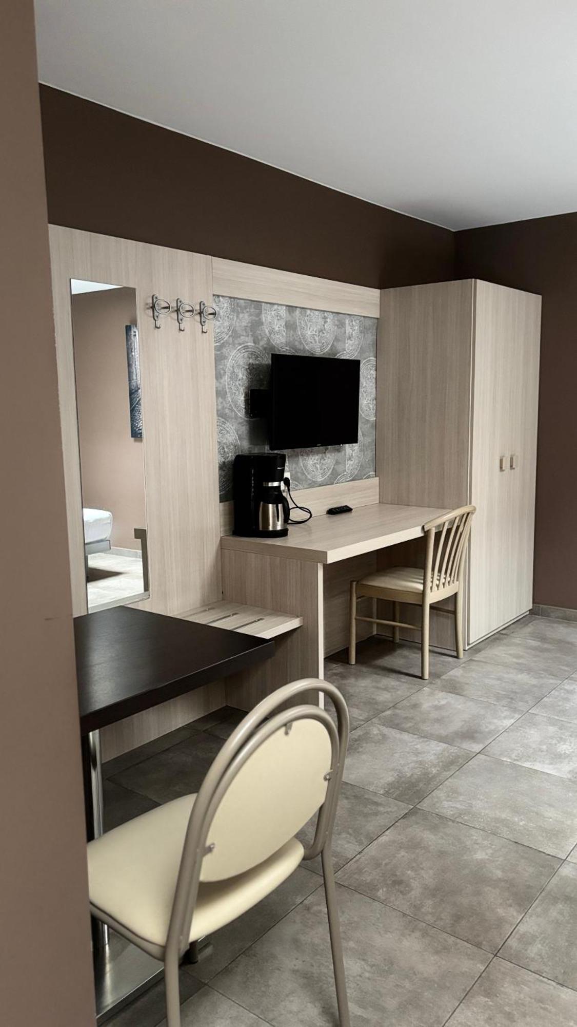 לה לובייר Hotel La Louve מראה חיצוני תמונה