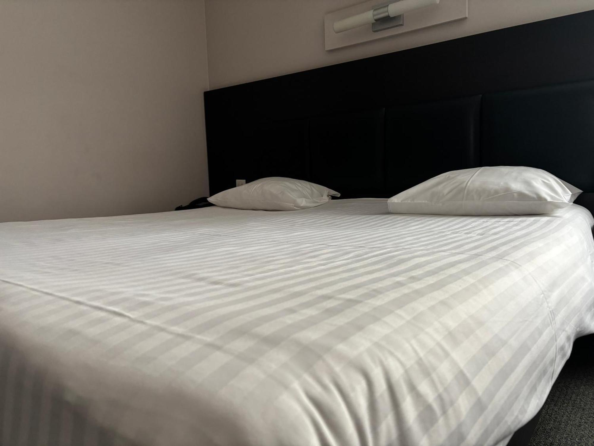 לה לובייר Hotel La Louve מראה חיצוני תמונה
