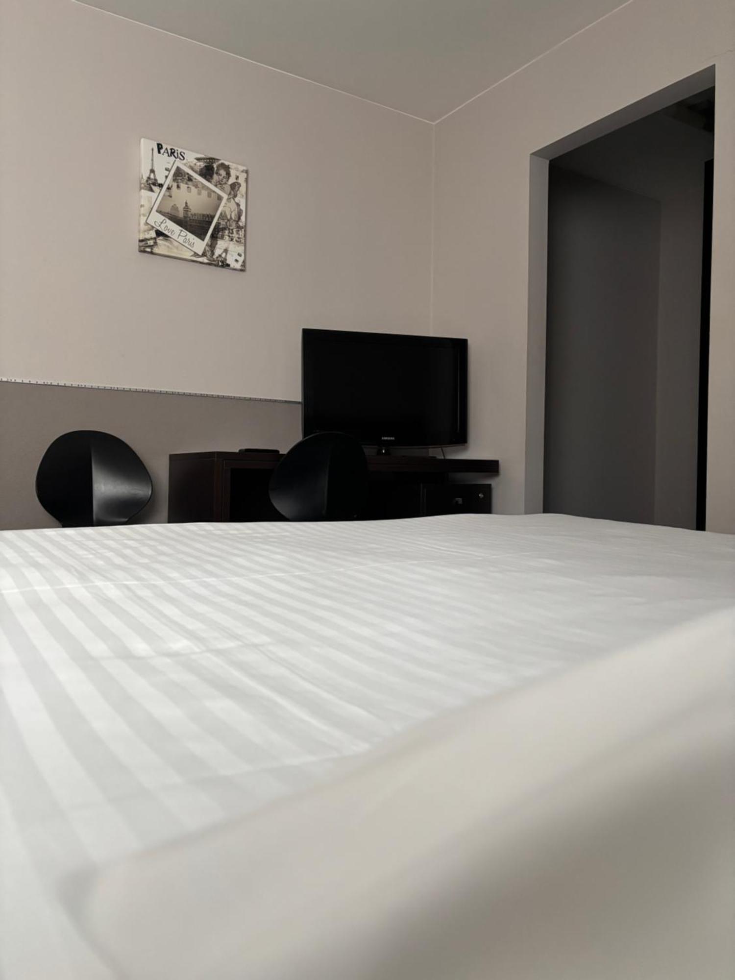 לה לובייר Hotel La Louve מראה חיצוני תמונה
