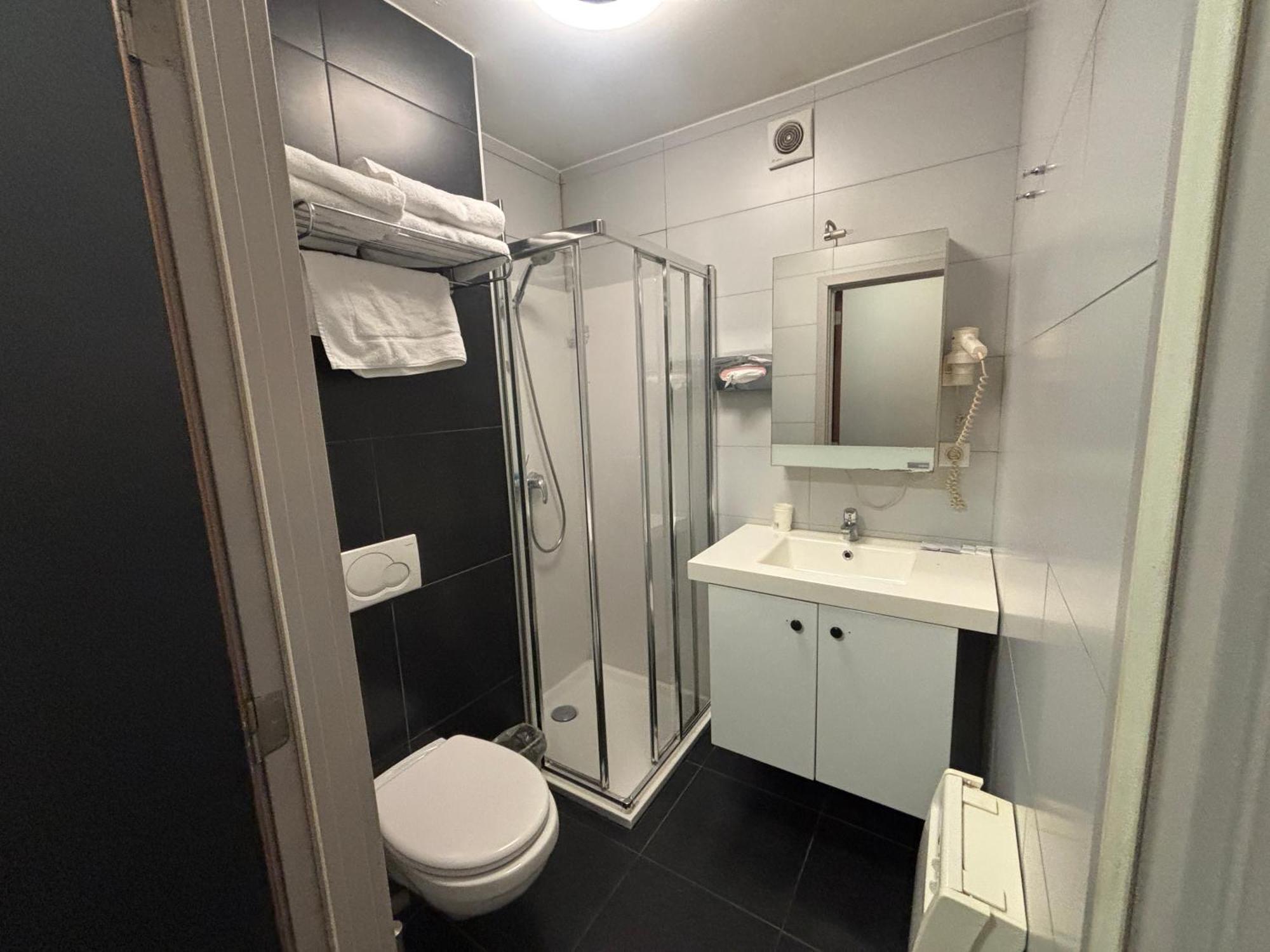לה לובייר Hotel La Louve מראה חיצוני תמונה