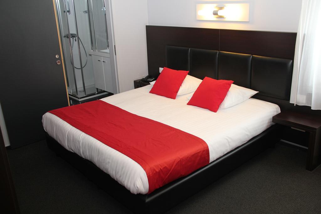 לה לובייר Hotel La Louve מראה חיצוני תמונה