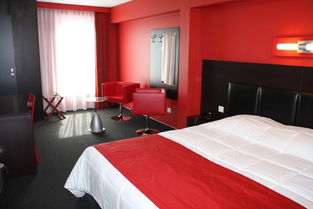 לה לובייר Hotel La Louve מראה חיצוני תמונה