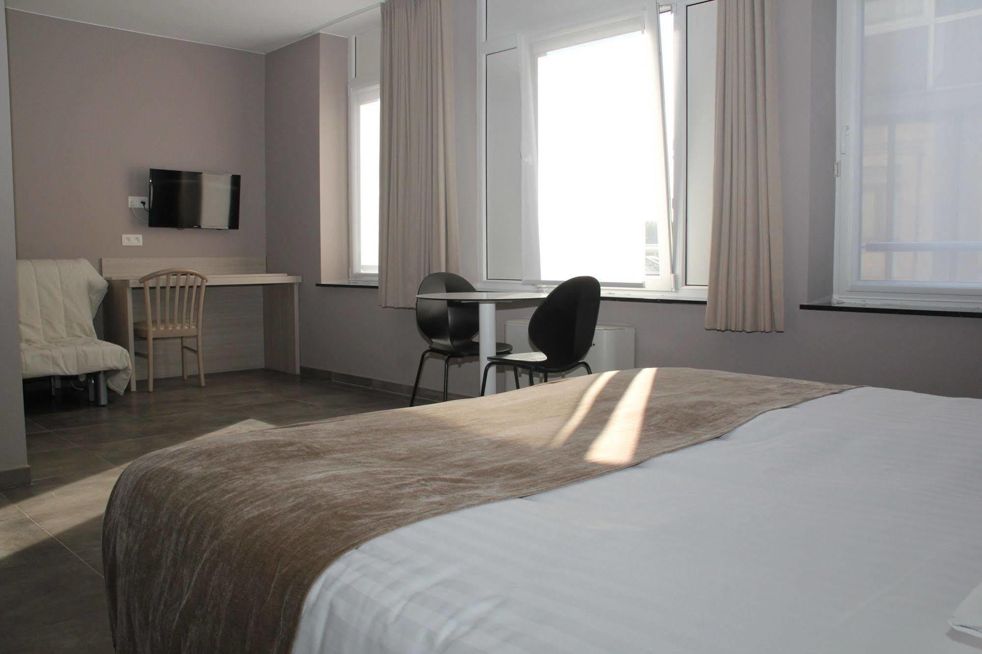 לה לובייר Hotel La Louve מראה חיצוני תמונה