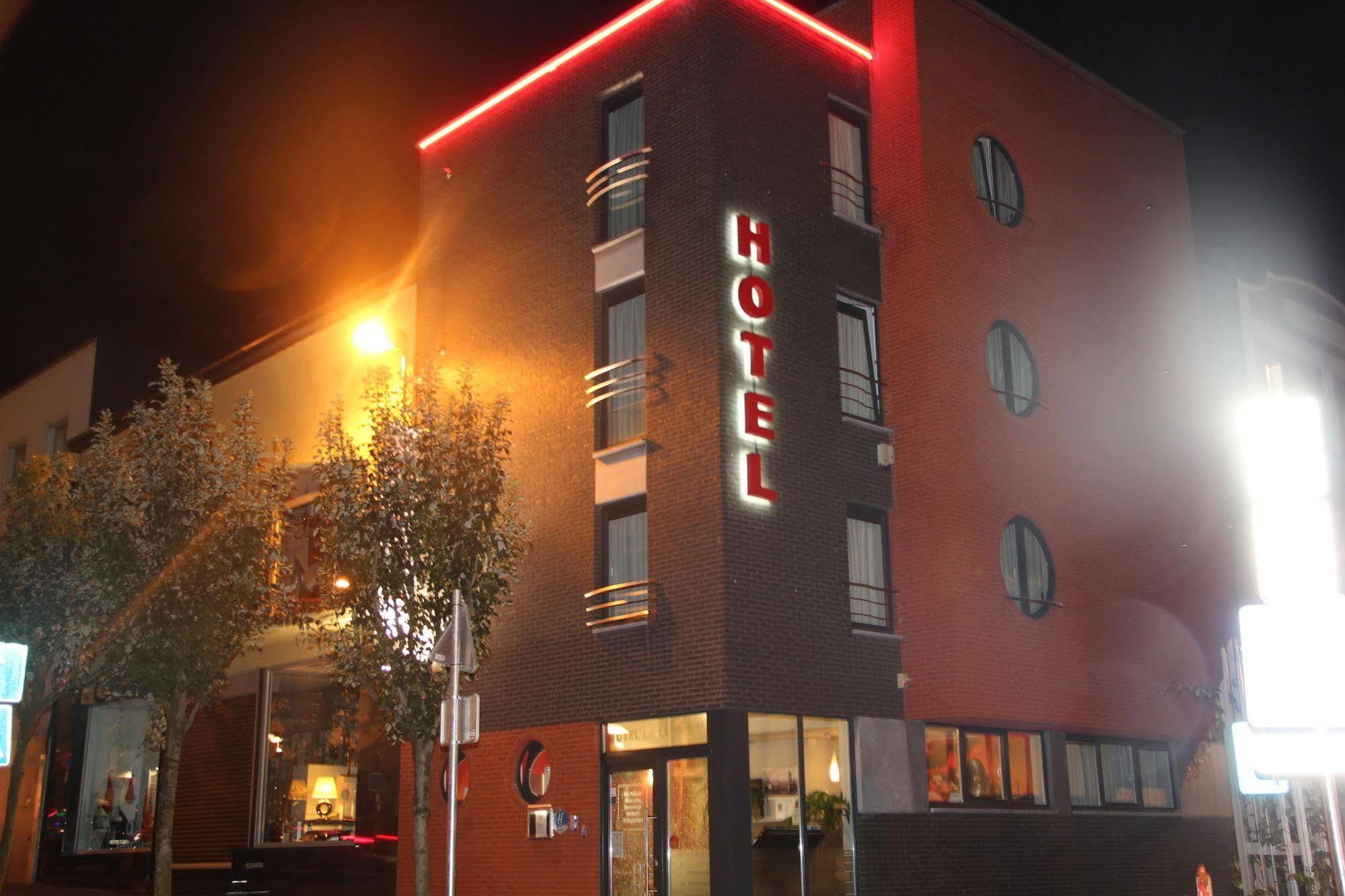 לה לובייר Hotel La Louve מראה חיצוני תמונה