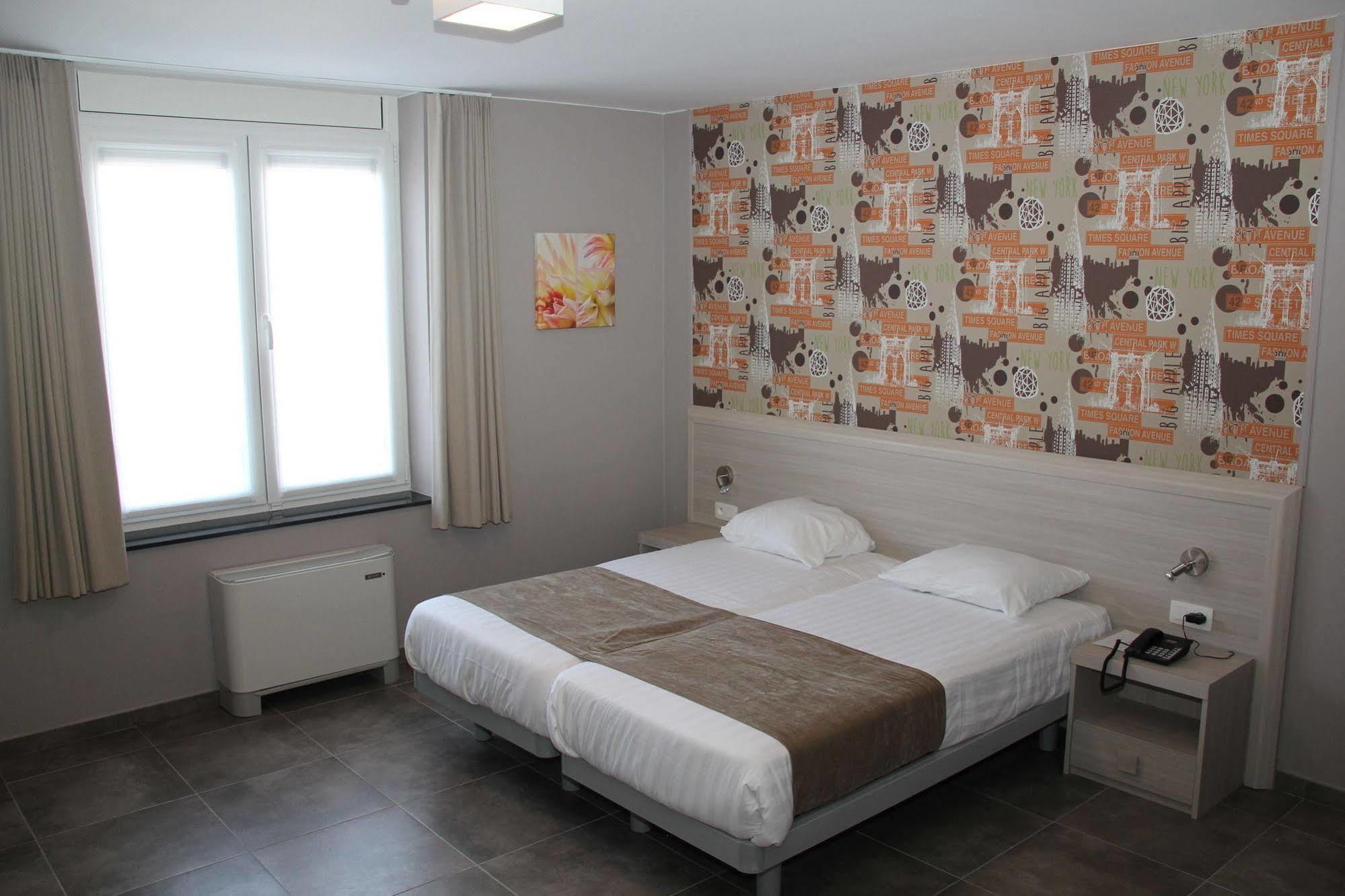 לה לובייר Hotel La Louve מראה חיצוני תמונה