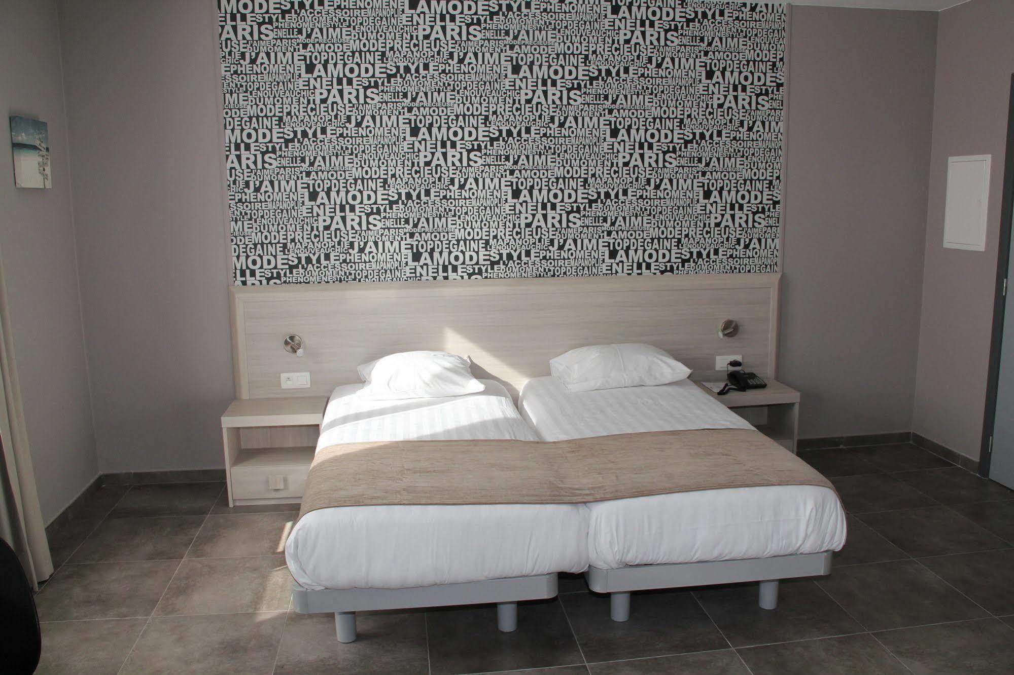 לה לובייר Hotel La Louve מראה חיצוני תמונה